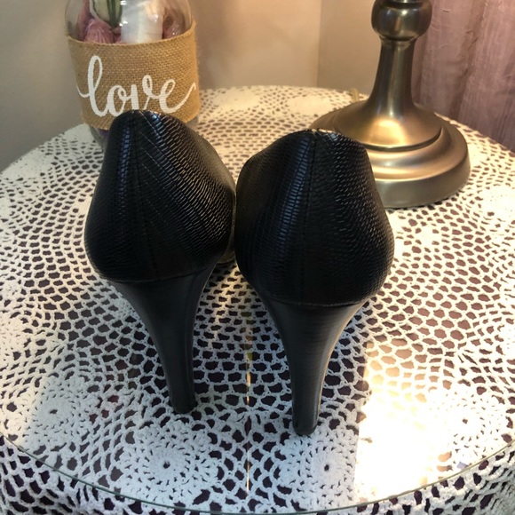 Black pumps - Picture 3 of 4